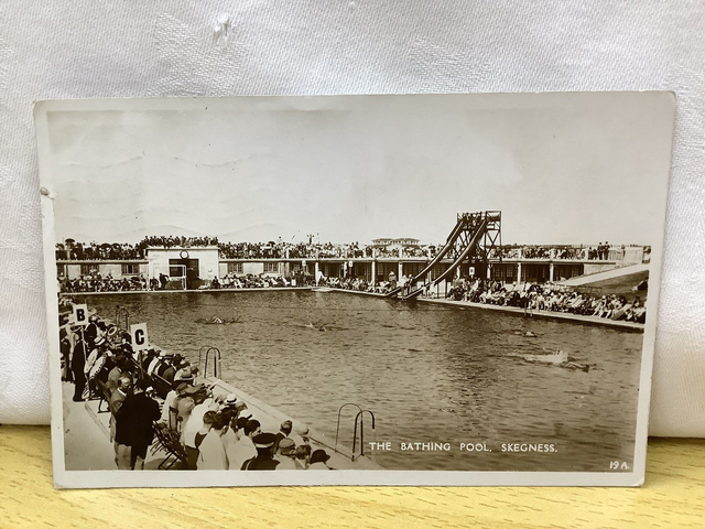 Skegness, The Bathing Pool, Lincolnshire, Posted 1932 vintage unbranded postcard Our Ref no. R739 £2.50