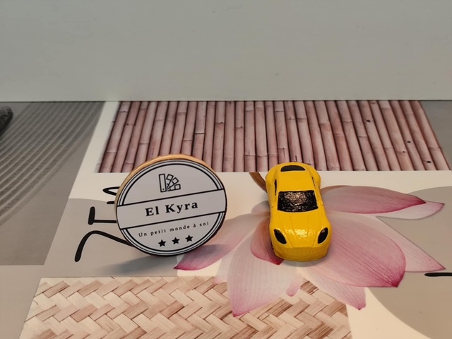 Voiture jaune
