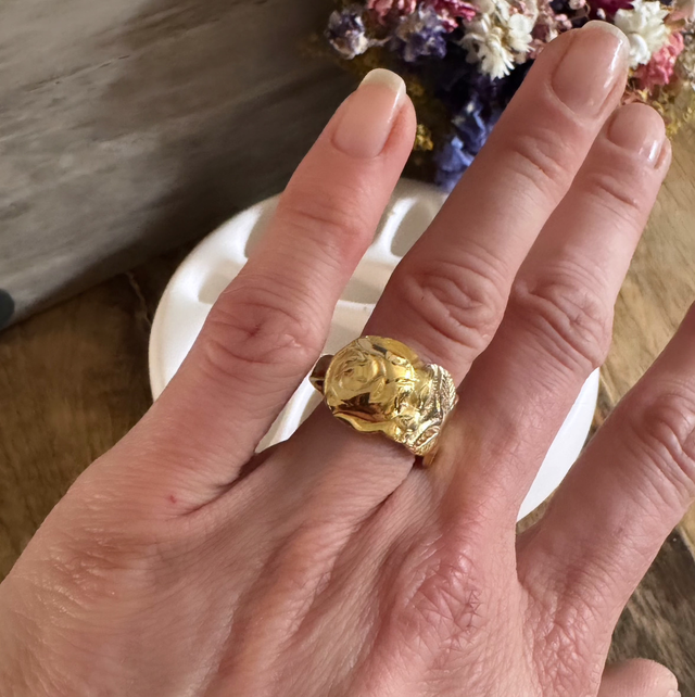 Bague dorée fleurie