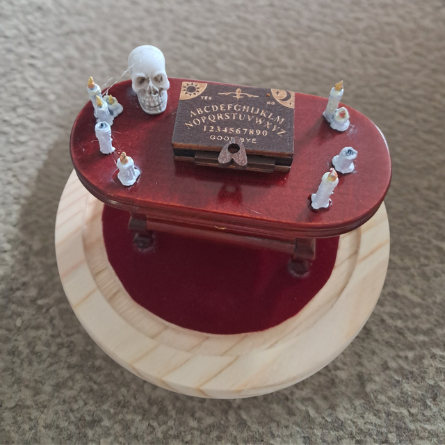 Living Room Séance Sphere