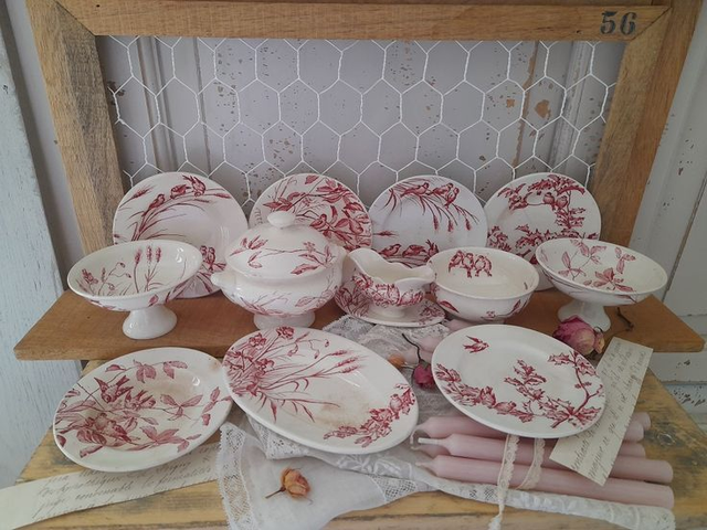 Dinette ancienne en faïence aux oiseaux