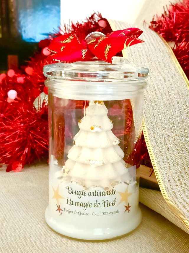 Bougie de Noël parfumée en bonbonnière décor sapin 