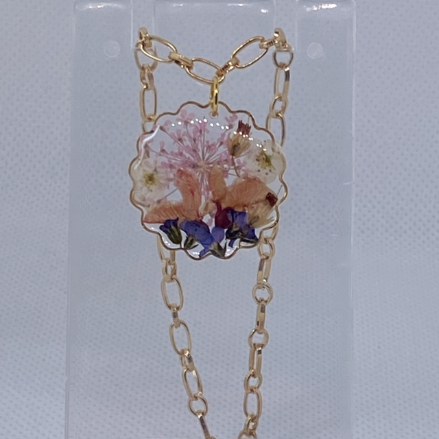 Gold necklace with real flowers 