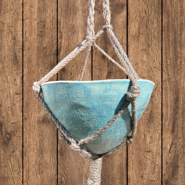 Pot turquoise et suspension en macramé 