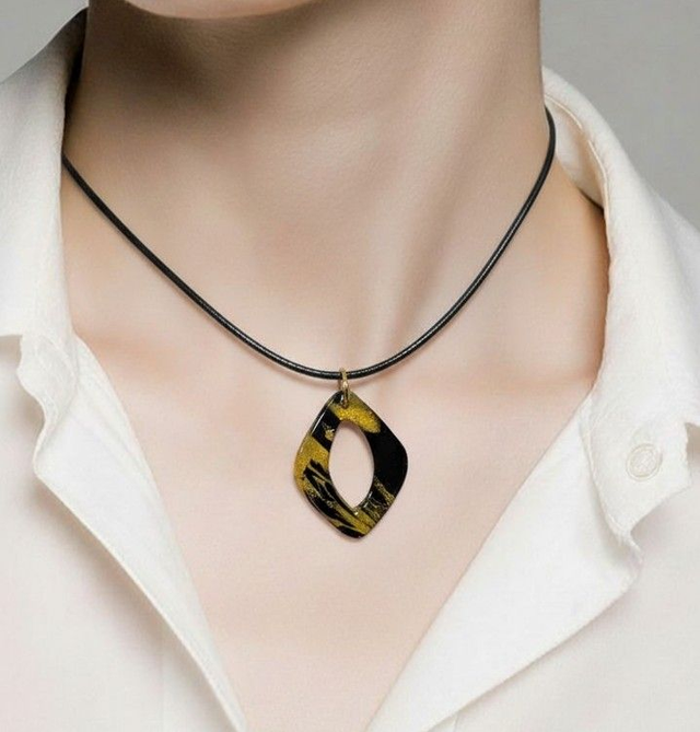 Pendentif réversible losange Black and gold