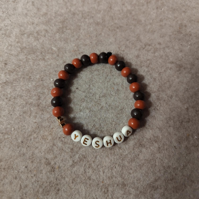 Holzperlen-Armband Yeshua mit kurzen Edelstahlkreuz (Hell/dunkelbraun)