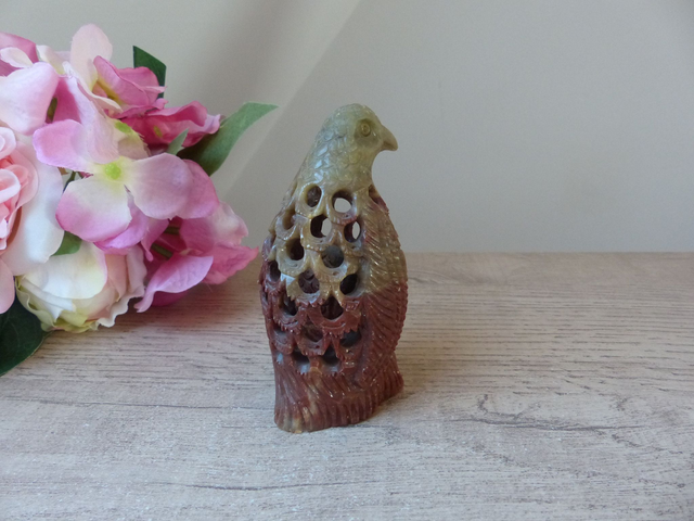 Figurine Maman Pingouine en Pierre Sculpté à la Main, Pingouin Undercut en Pierre, Sculpture Figurine Pingouin et son Bébé Artisanat d'Art