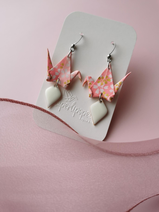 Boucles d&#039;oreilles grues 