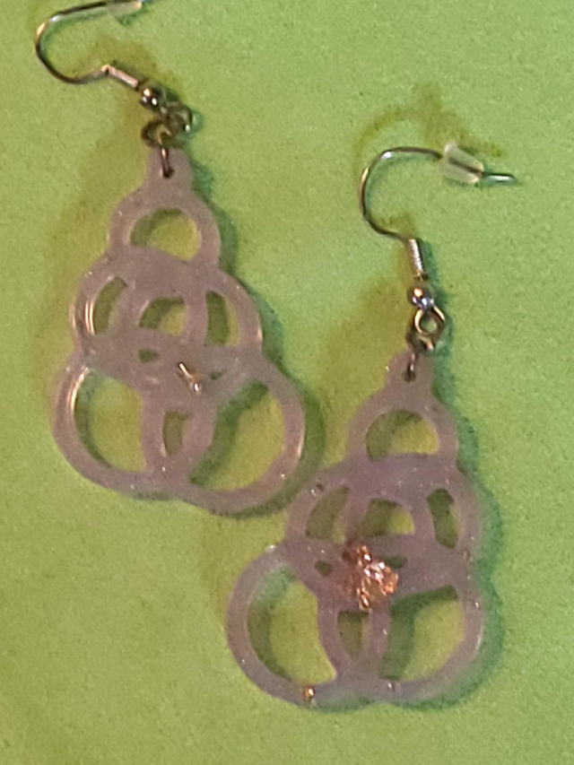 Boucles d&#039;oreilles violette