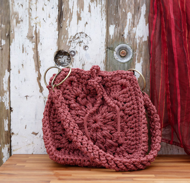 Sac à main, au crochet, fil cord macramé polyester 5 mm, réalisation artisanale créateur (handmade) 
