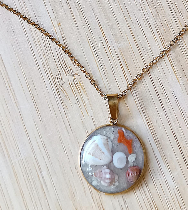 Collier coquillage corse