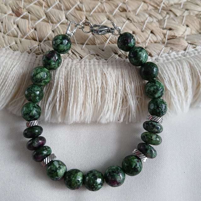 Dames armband Zoisiet Robijn – met zilverkleurige RVS sluiting (1.307)