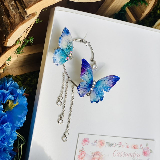 Papillons bleus violet, tour d’oreille 