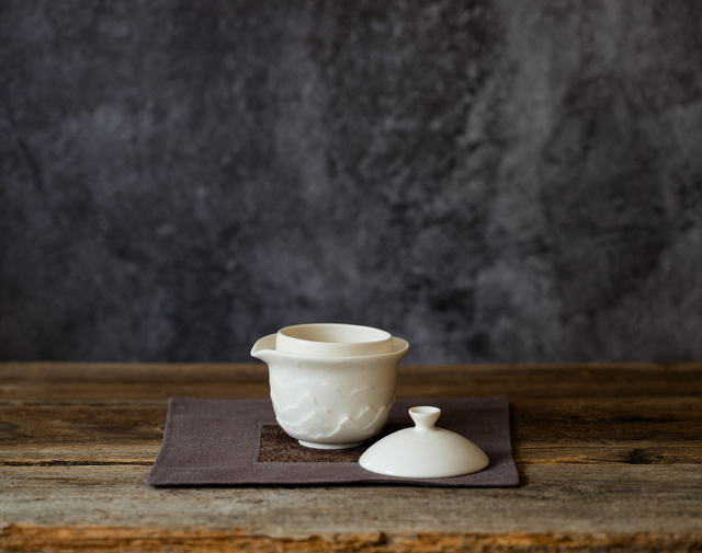 Porcelain Shiboridashi tea set