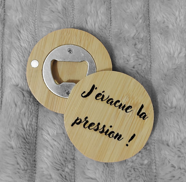 Décapsuleur aimanté "J'évacue la pression"