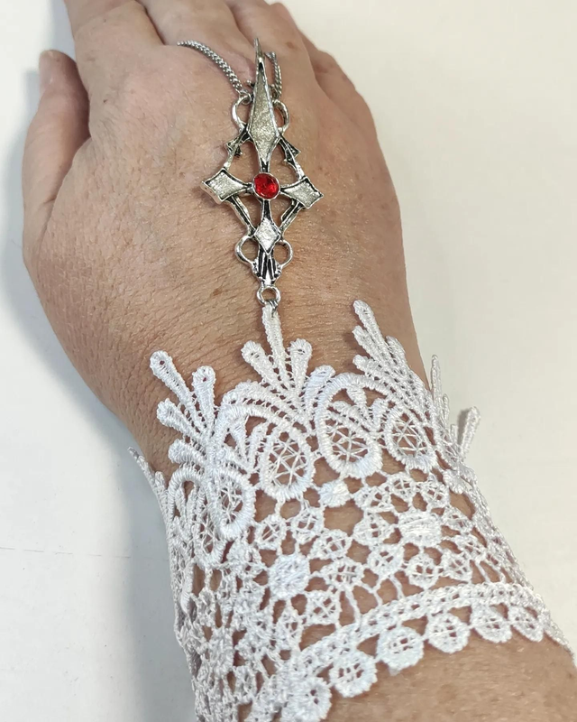 Manchette Gothique blanche 