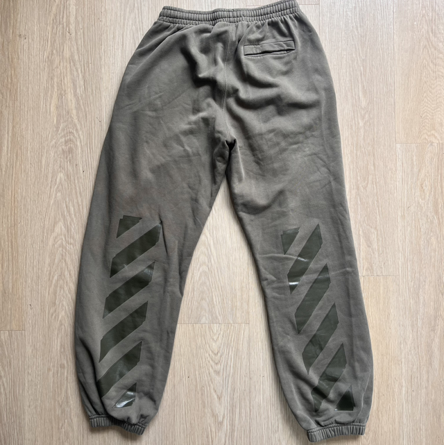 Off White sweat pant size L preowned 