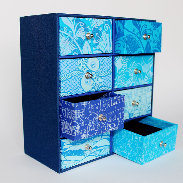 Trinket and jewellery box with 8 drawers