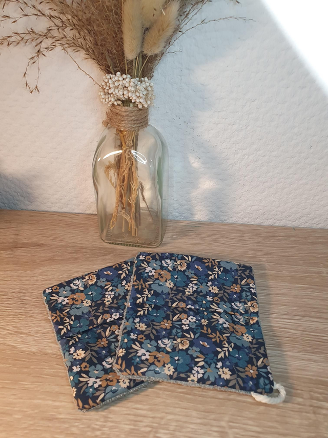 Débarbouillettes fleurs bleues / microfibre grise