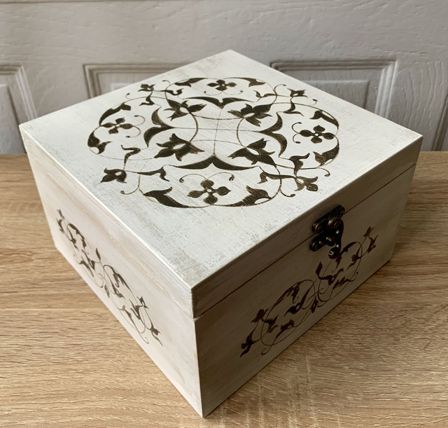 Boite de rangement en bois "ornementation"