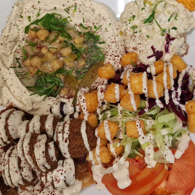 Falafel Teller mitHaloumi  mitnehmen