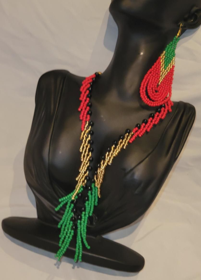 Beaded necklace and earrings set(red, gold, green,black)