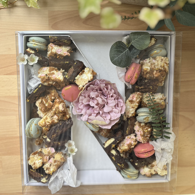 Birthday platter (letter) 