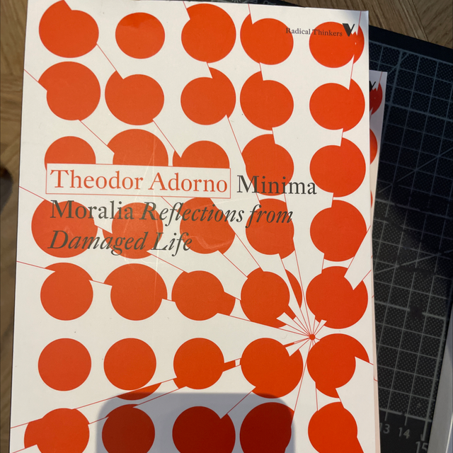 Minima Moralia - Theodor Adorno