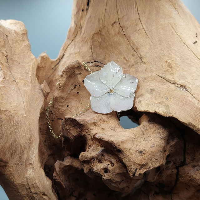 Bracelet Hortensias Doré – Bijou floral fait main – Réglable