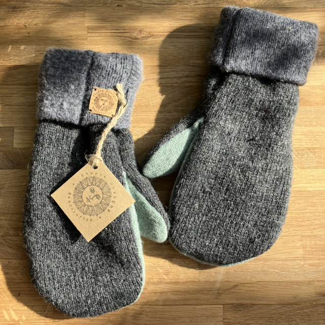 Grey &amp; Pistachio Mittens