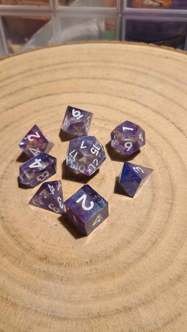 Set de 8 dés - violet et rose - B grade