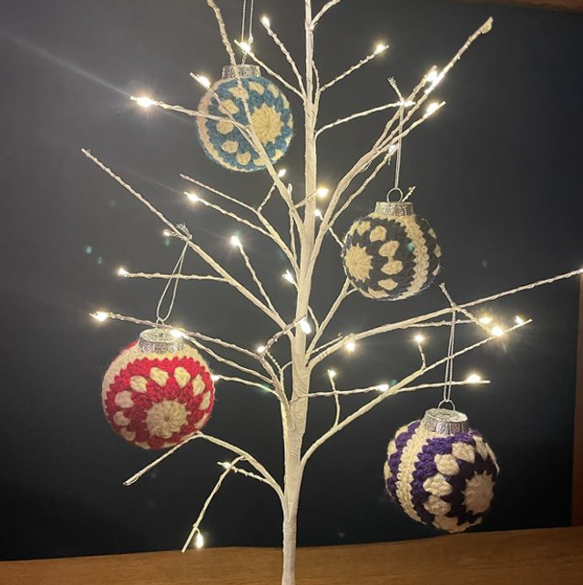 Festive Bauble (Large)