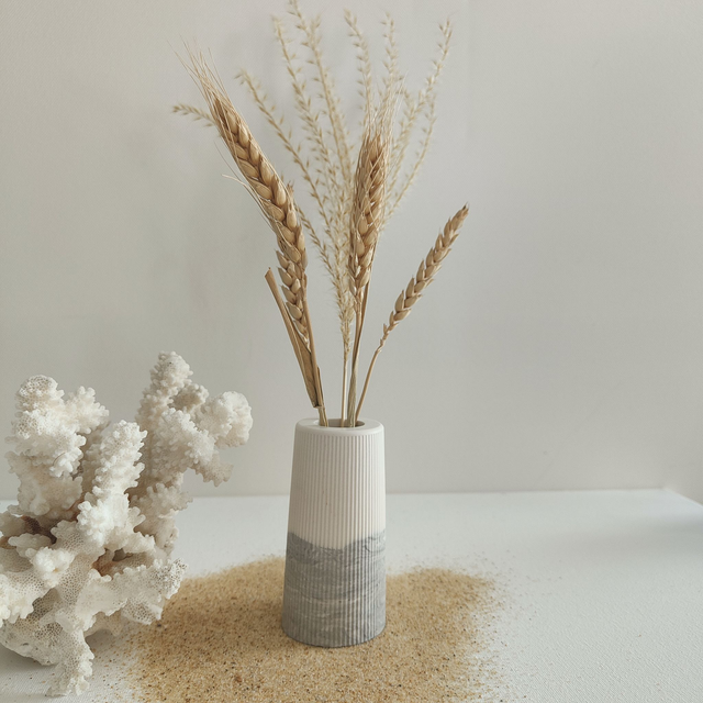 Vase "L'évasé cannelé" aux nuances de gris