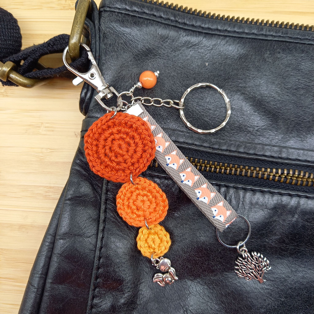 Bijou de sac / porte-clés orange - Un renard dans la forêt