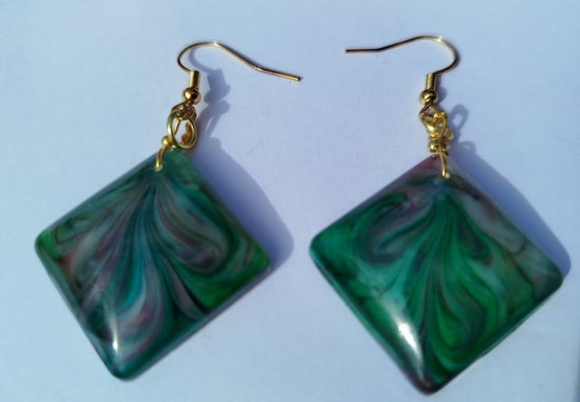 Boucles d'oreilles en résine