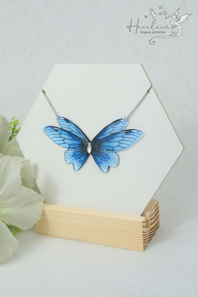 Classic blue small fairy necklace