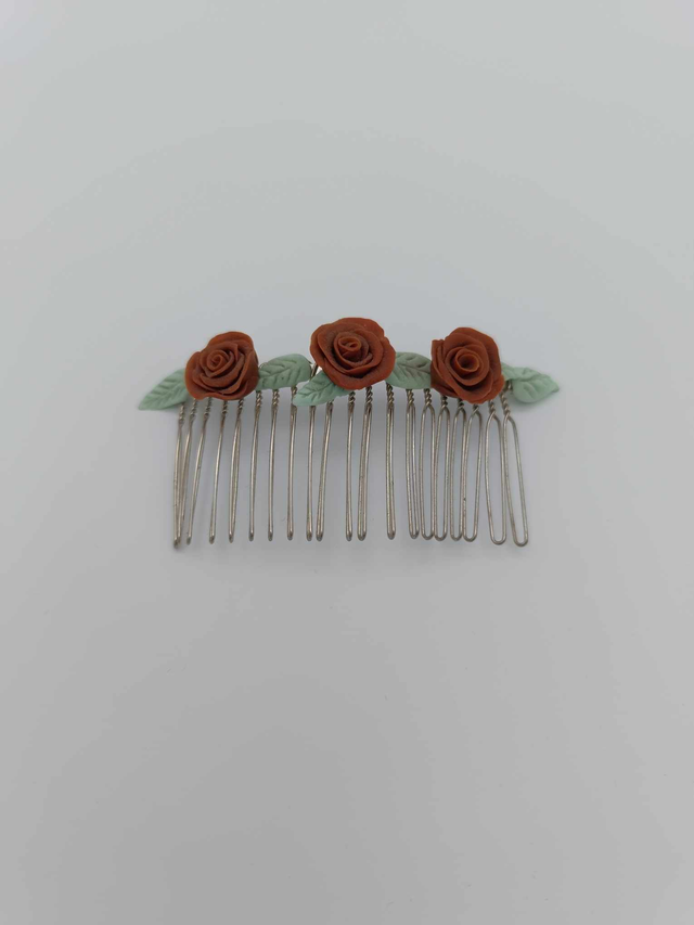 Peigne à cheveux décoré de porcelaine froide