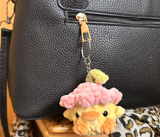 Porte-clés Poussin Chapeau Fleur