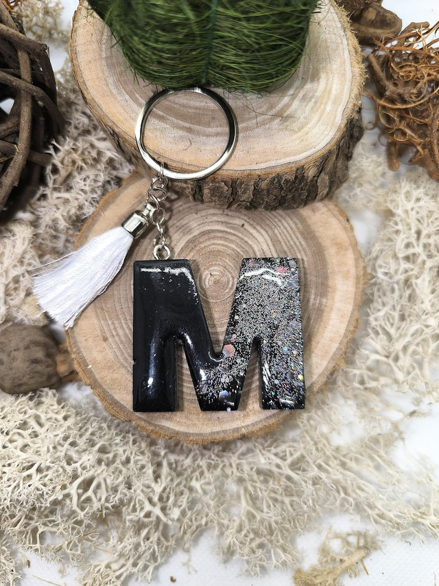 Porte clés initiale "M" noir et argenté 