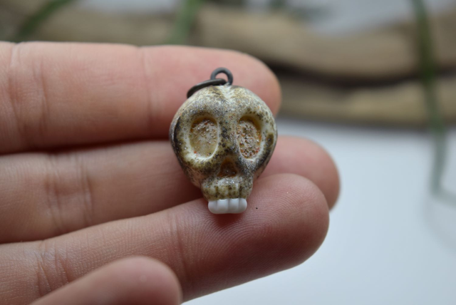 PENDENTIF CRÂNE HUMAIN MONTURE INOX 