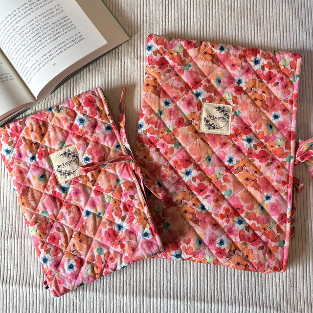 Pochette à livre matelassée aquarelle rose