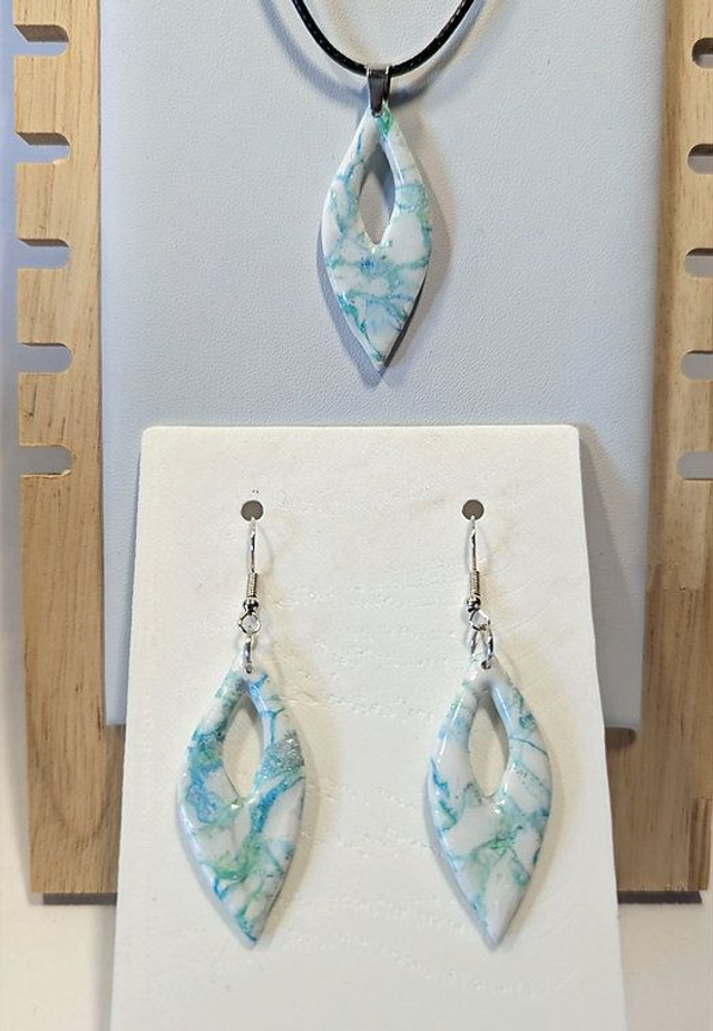 Parure boucles d'oreilles et pendentif Pierre