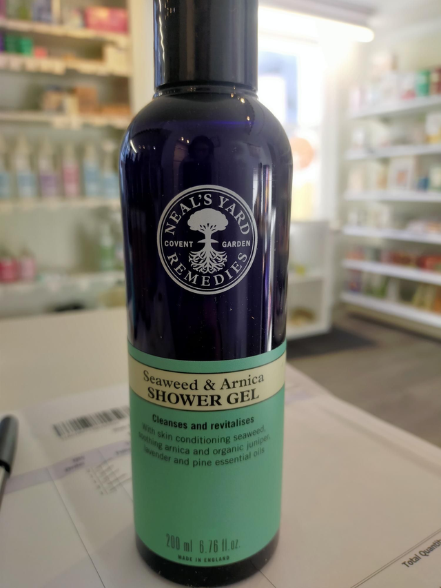 Seaweed &amp; Arnica Shower Gel 200ml. (Neal's Yard) 4914
