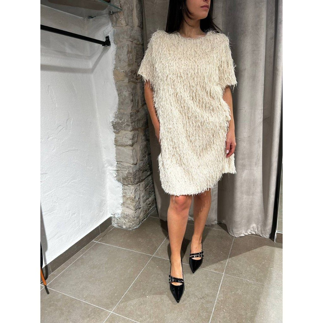 ABITO CON PIUME E FRANGE