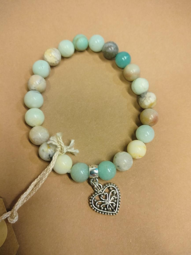 Amatsoniitti sydänriipuksella