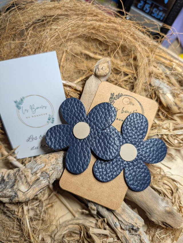 Boucles d'oreilles Marguerite bleu marine m982