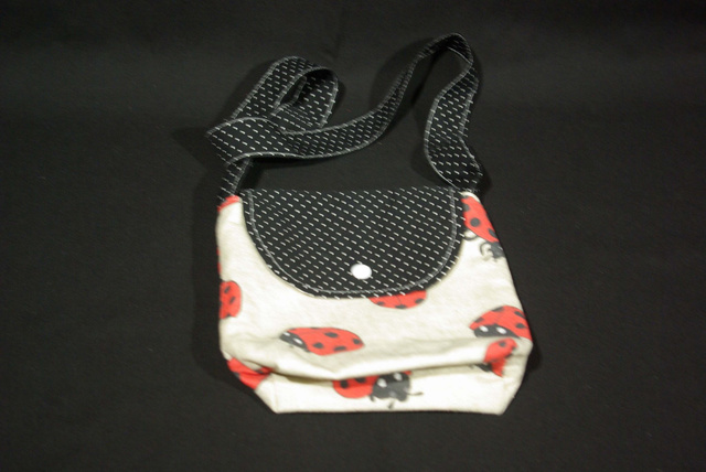 932-Sac fille bandoulière "coccinelle" L20 x H20 cm