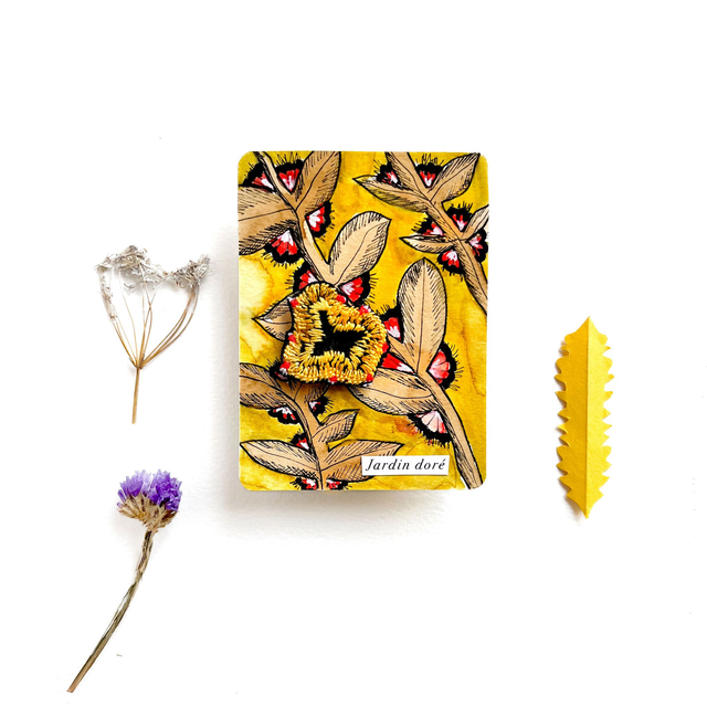 Petit tableau végétal peint avec une broderie fleur