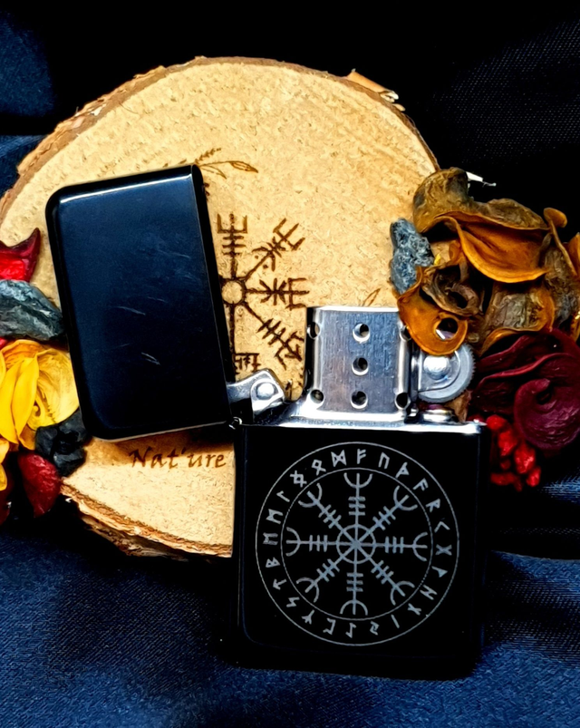 Briquet avec le Heaume (L'Ægishjálmur)