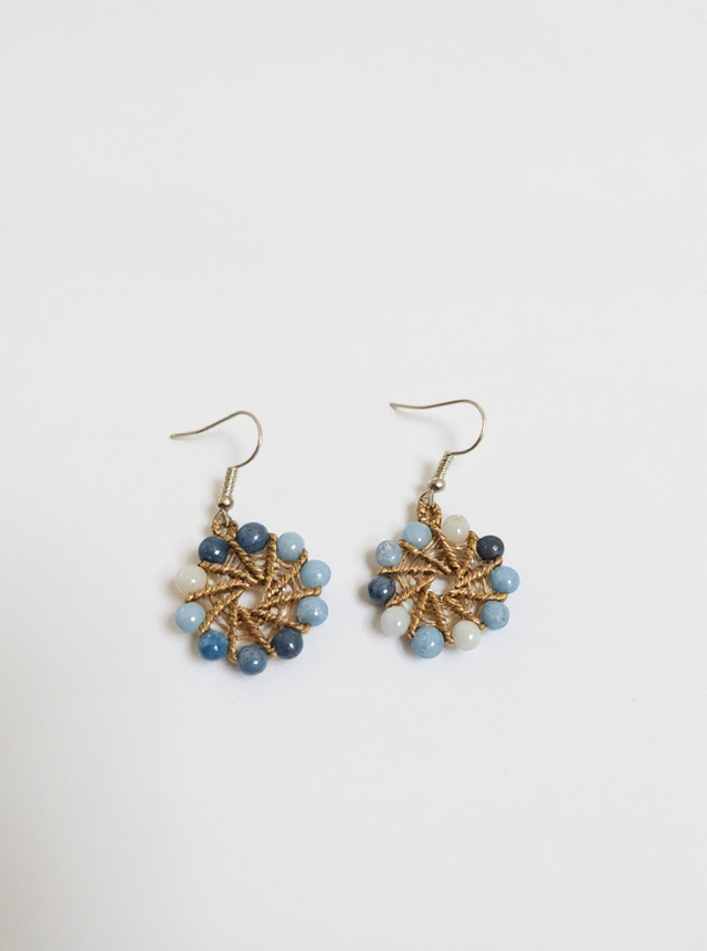 Boucles d’oreille moulin à vent en micro-macramé